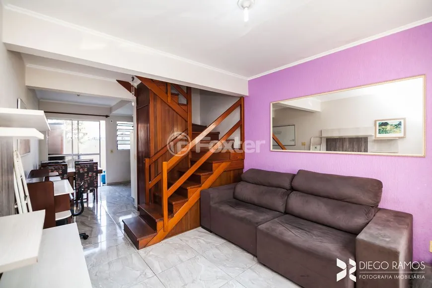 Foto 1 de Casa de Condomínio com 2 Quartos à venda, 77m² em Humaitá, Porto Alegre