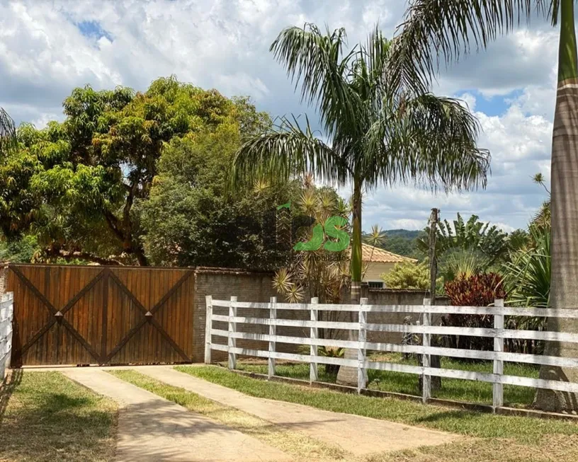 Foto 1 de Fazenda/Sítio com 3 Quartos à venda, 36m² em Centro, Carmo do Cajuru