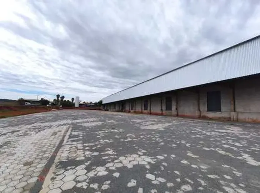 Foto 1 de Galpão/Depósito/Armazém para alugar, 1800m² em Zona Rural, Goiânia