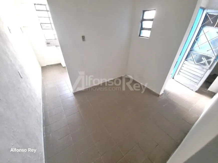 Foto 1 de Casa com 1 Quarto para alugar, 85m² em Parque dos Bancários, São Paulo