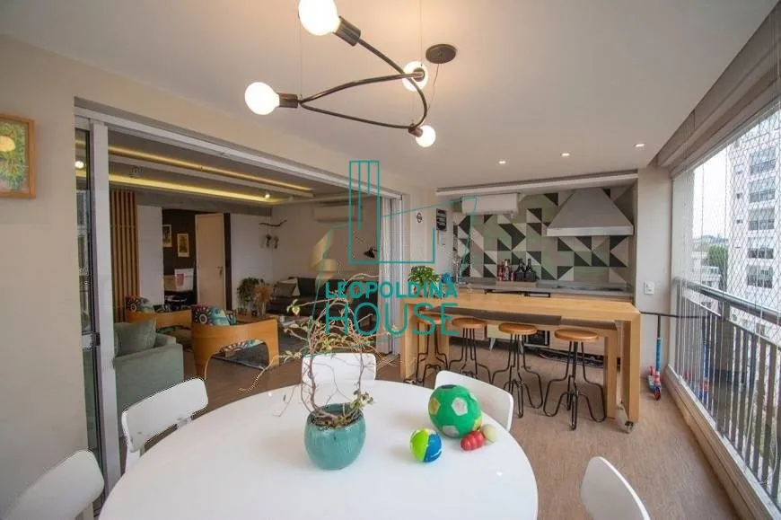 Foto 1 de Apartamento com 3 Quartos à venda, 140m² em Lapa, São Paulo