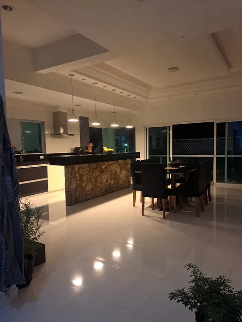 Foto 1 de Casa de Condomínio com 4 Quartos à venda, 234m² em Jardim Caiapia, Cotia