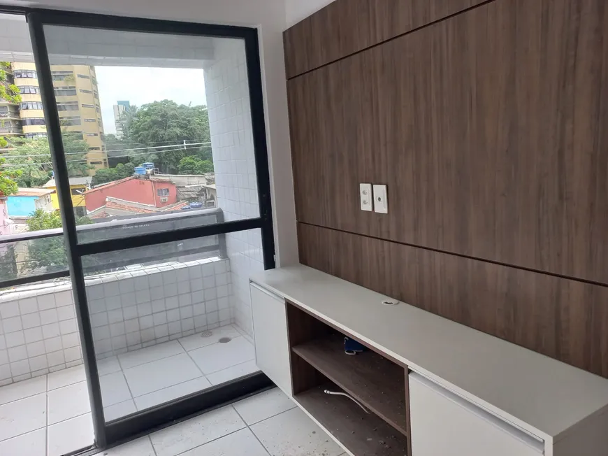 Foto 1 de Apartamento com 2 Quartos para alugar, 50m² em Casa Forte, Recife