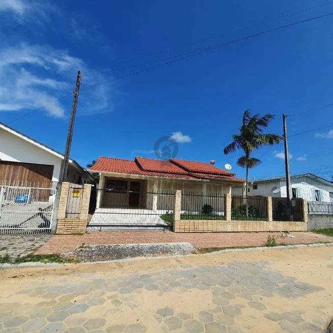 Foto 1 de Casa com 3 Quartos à venda, 154m² em Coloninha, Araranguá