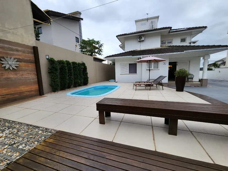 Foto 1 de Casa com 3 Quartos à venda, 300m² em Michel, Criciúma