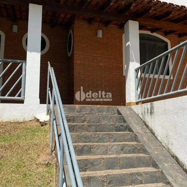 Foto 1 de Casa com 2 Quartos à venda, 217m² em Tabajaras, Uberlândia