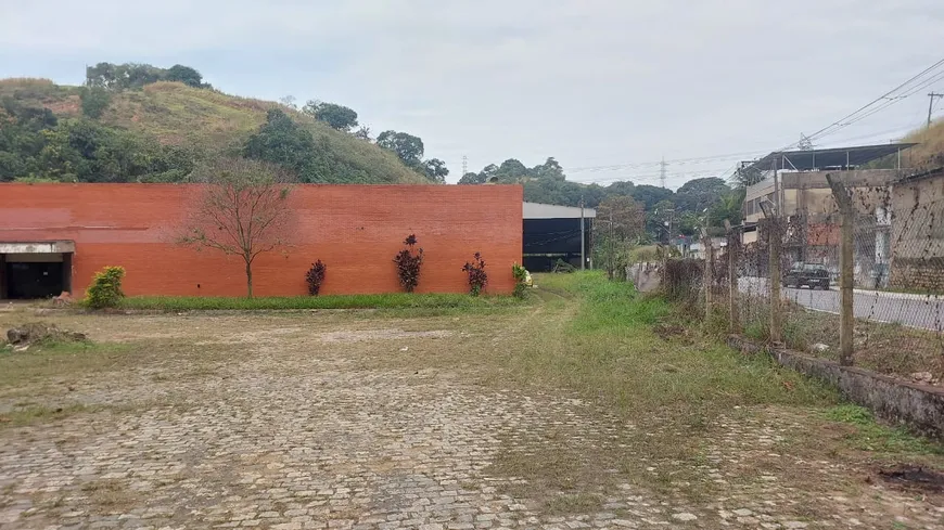 Foto 1 de Galpão/Depósito/Armazém à venda, 4000m² em Campos Elíseos, Duque de Caxias