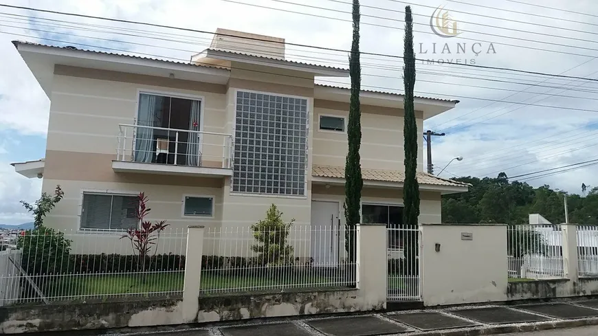 Foto 1 de Casa com 3 Quartos à venda, 293m² em Pedra Branca, Palhoça