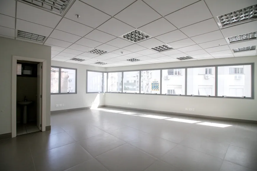 Foto 1 de Sala Comercial com 1 Quarto à venda, 51m² em Floresta, Porto Alegre