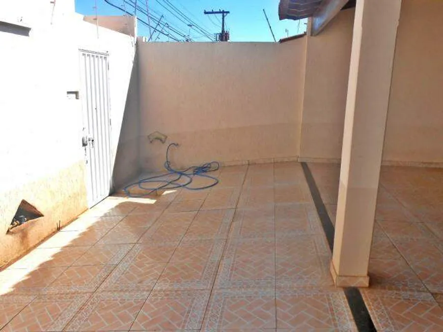 Foto 1 de Casa com 3 Quartos à venda, 200m² em Segismundo Pereira, Uberlândia