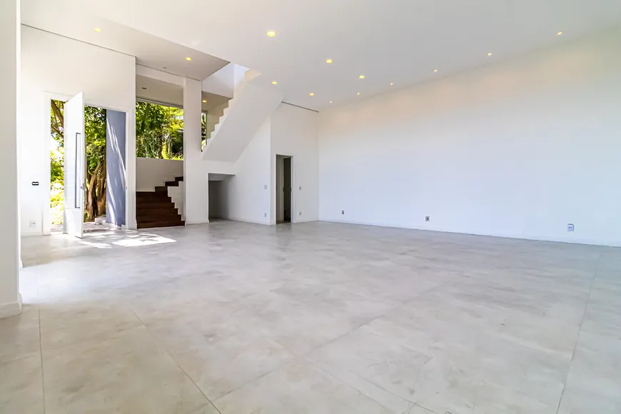 Foto 1 de Casa de Condomínio com 4 Quartos à venda, 436m² em Vila Progresso, Niterói