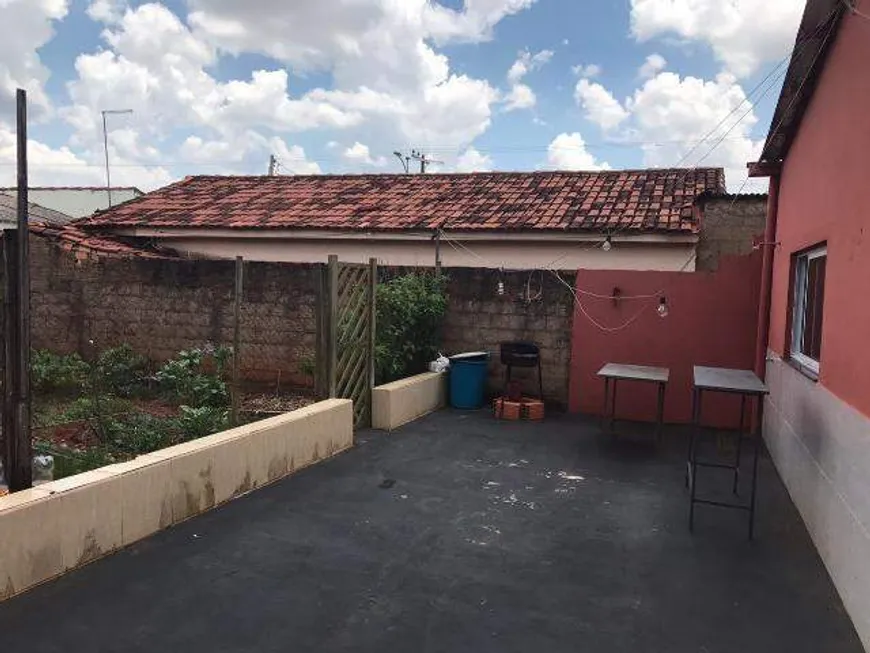 Foto 1 de Casa com 2 Quartos à venda, 150m² em Santa Mônica, Uberlândia