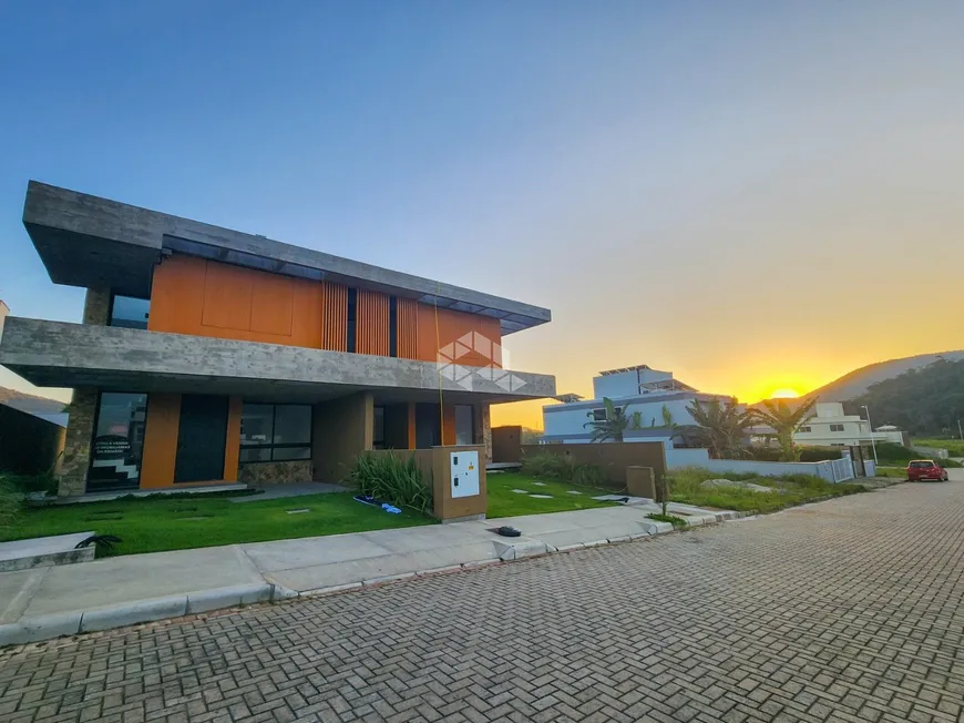 Foto 1 de Casa com 3 Quartos à venda, 208m² em Rio Tavares, Florianópolis