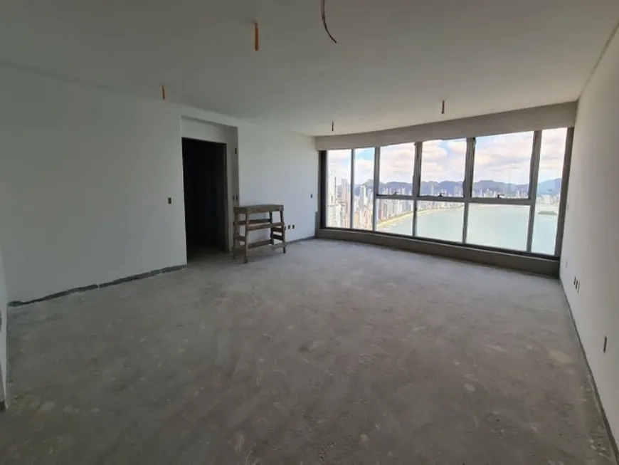 Foto 1 de Apartamento com 4 Quartos à venda, 365m² em Centro, Balneário Camboriú