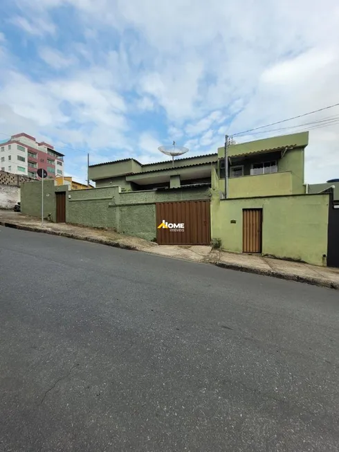Foto 1 de Casa com 3 Quartos à venda, 265m² em Milionários, Belo Horizonte