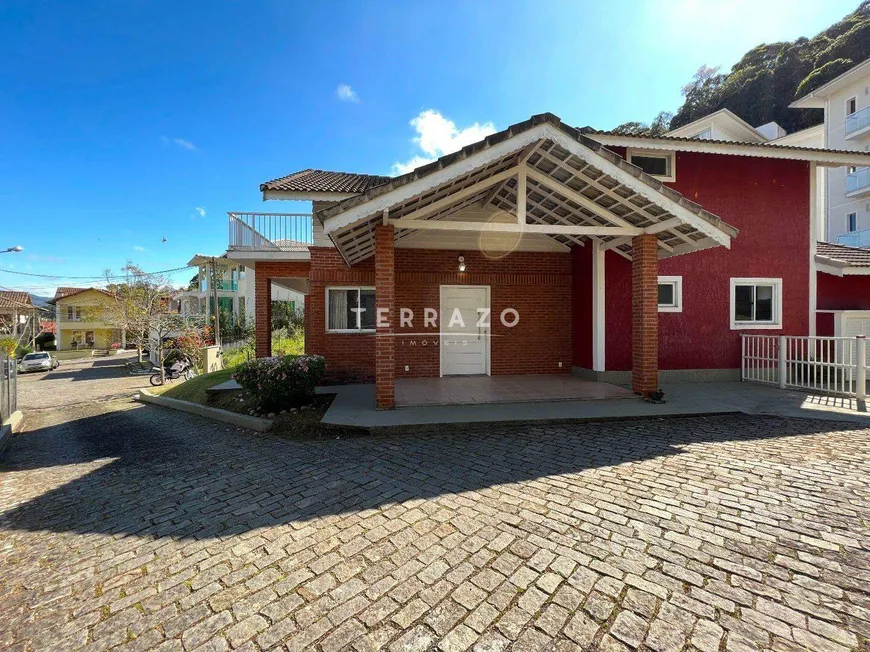 Foto 1 de Casa de Condomínio com 4 Quartos para alugar, 233m² em Tijuca, Teresópolis