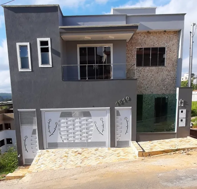 Foto 1 de Casa com 3 Quartos à venda, 300m² em Vila Belizário, São João Del Rei