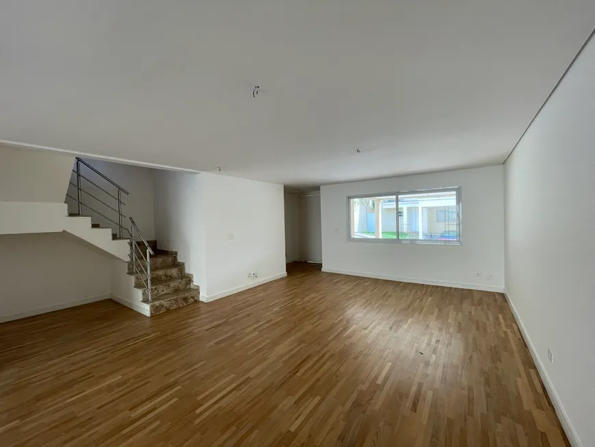 Foto 1 de Casa de Condomínio com 4 Quartos para venda ou aluguel, 279m² em Granja Viana, Carapicuíba