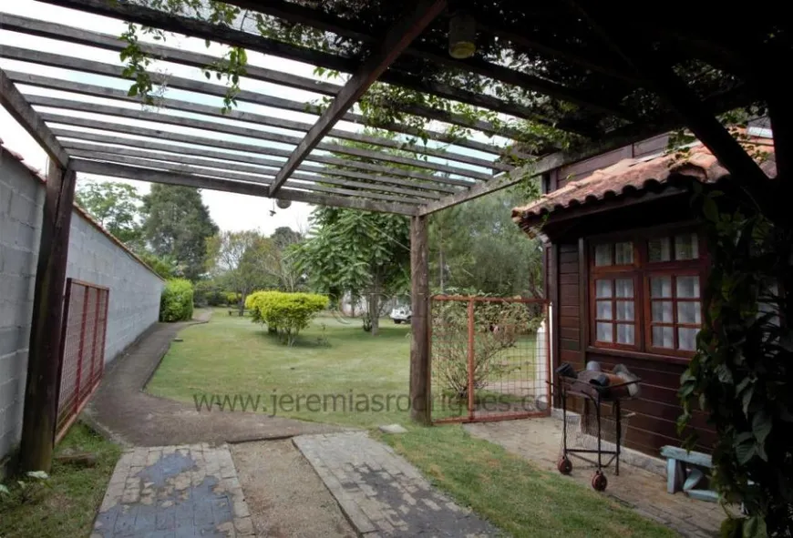 Foto 1 de Fazenda/Sítio com 3 Quartos à venda, 321m² em Parque Lago Azul, Pindamonhangaba
