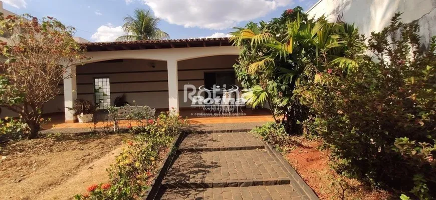 Foto 1 de Casa com 3 Quartos à venda, 189m² em Centro, Uberlândia