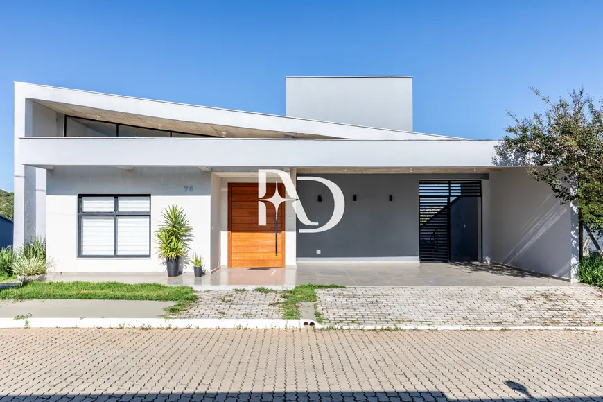 Foto 1 de Casa com 4 Quartos à venda, 300m² em Residencial Bosque do Lago, Juiz de Fora