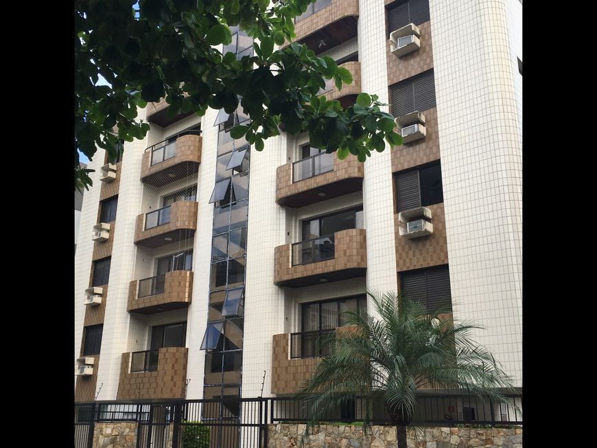 Foto 1 de Apartamento com 4 Quartos à venda, 135m² em Enseada, Guarujá
