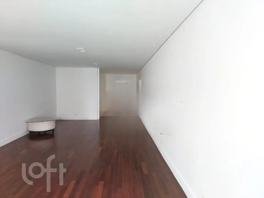 Foto 1 de Apartamento com 3 Quartos à venda, 220m² em Morro dos Ingleses, São Paulo