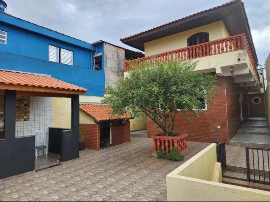 Foto 1 de Sobrado com 3 Quartos à venda, 400m² em Cidade Soberana, Guarulhos