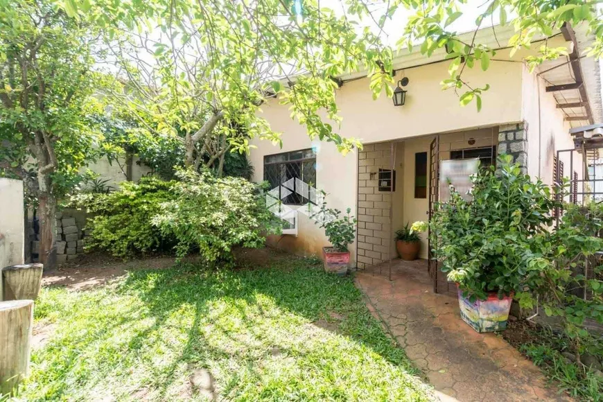 Foto 1 de Casa com 2 Quartos à venda, 200m² em Chácara das Pedras, Porto Alegre