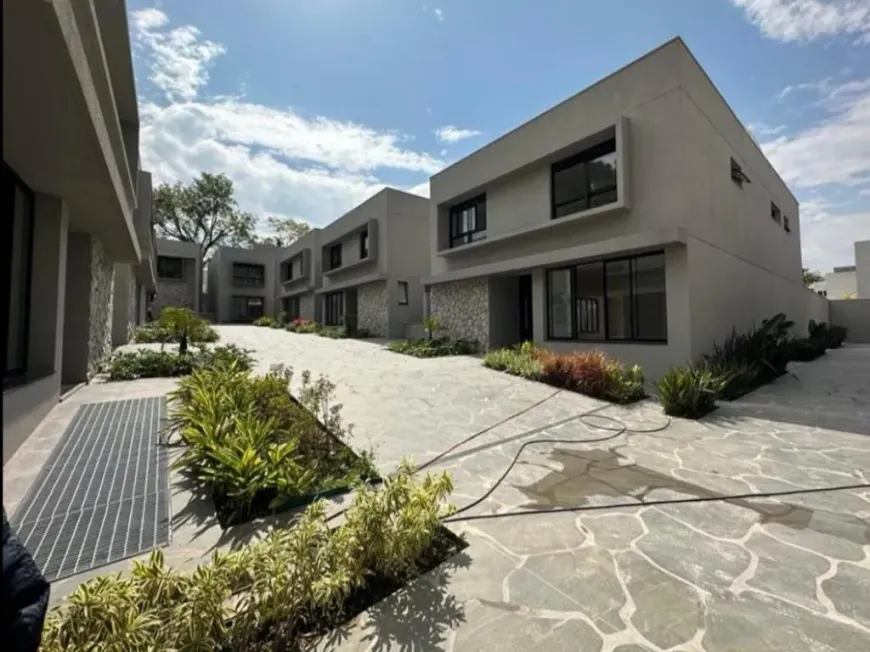 Foto 1 de Casa de Condomínio com 4 Quartos à venda, 936m² em Granja Julieta, São Paulo