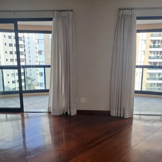 Foto 1 de Apartamento com 3 Quartos para venda ou aluguel, 168m² em Moema, São Paulo