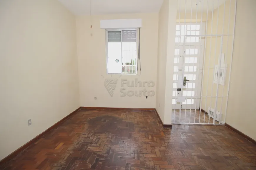 Foto 1 de Casa com 2 Quartos para alugar, 73m² em Centro, Pelotas