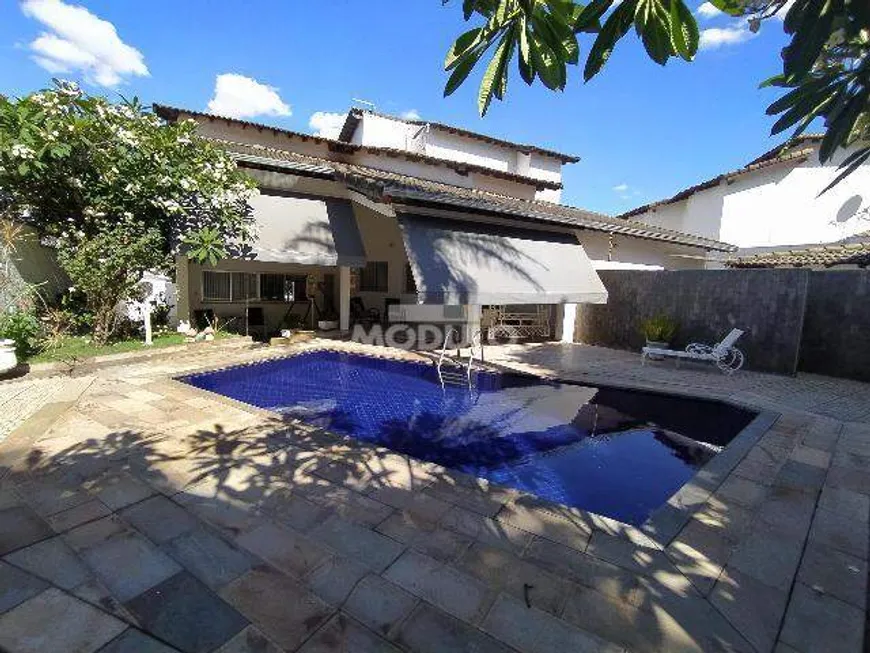 Foto 1 de Casa com 4 Quartos para alugar, 595m² em Cidade Jardim, Uberlândia