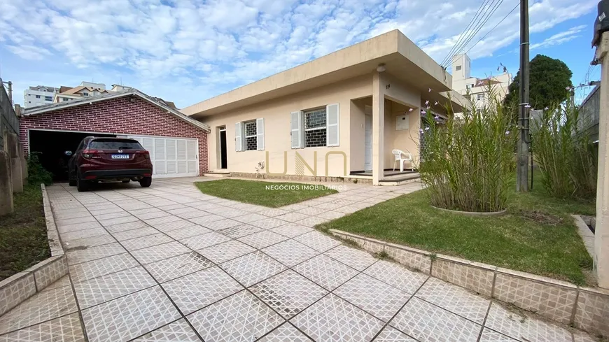 Foto 1 de Casa com 4 Quartos à venda, 130m² em Coqueiros, Florianópolis