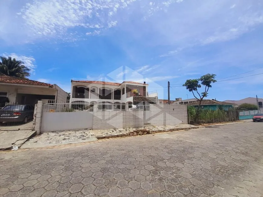 Foto 1 de Casa com 3 Quartos para alugar, 200m² em Areias, São José