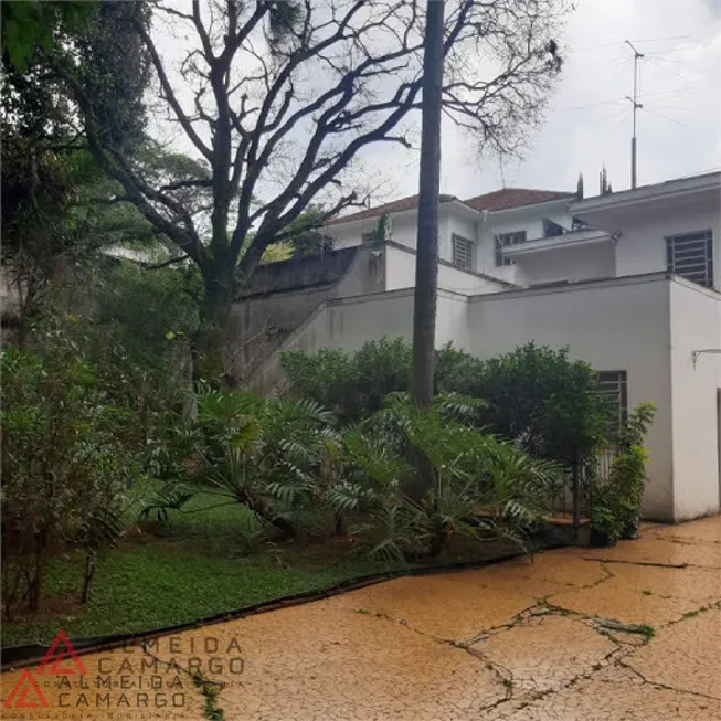 Foto 1 de Casa com 4 Quartos para venda ou aluguel, 800m² em Jardim Europa, São Paulo