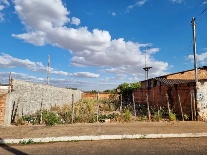 Foto 1 de Lote/Terreno com 1 Quarto à venda, 325m² em São Jorge, Uberlândia