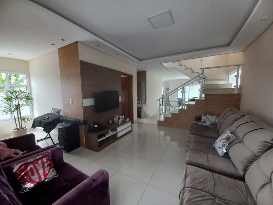 Foto 1 de Casa de Condomínio com 3 Quartos para alugar, 286m² em Parque Residencial Itapeti, Mogi das Cruzes