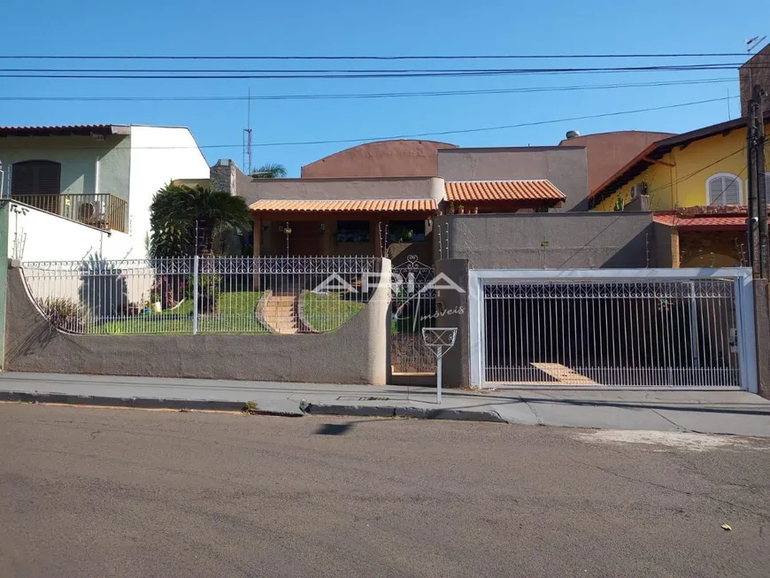 Foto 1 de Casa com 3 Quartos à venda, 252m² em Champagnat, Londrina