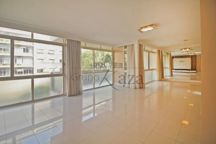 Foto 1 de Apartamento com 4 Quartos para venda ou aluguel, 238m² em Cerqueira César, São Paulo