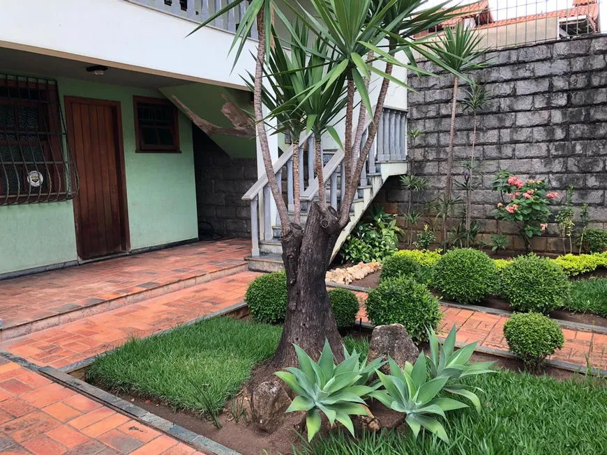 Foto 1 de Casa com 3 Quartos à venda, 300m² em Dona Clara, Belo Horizonte