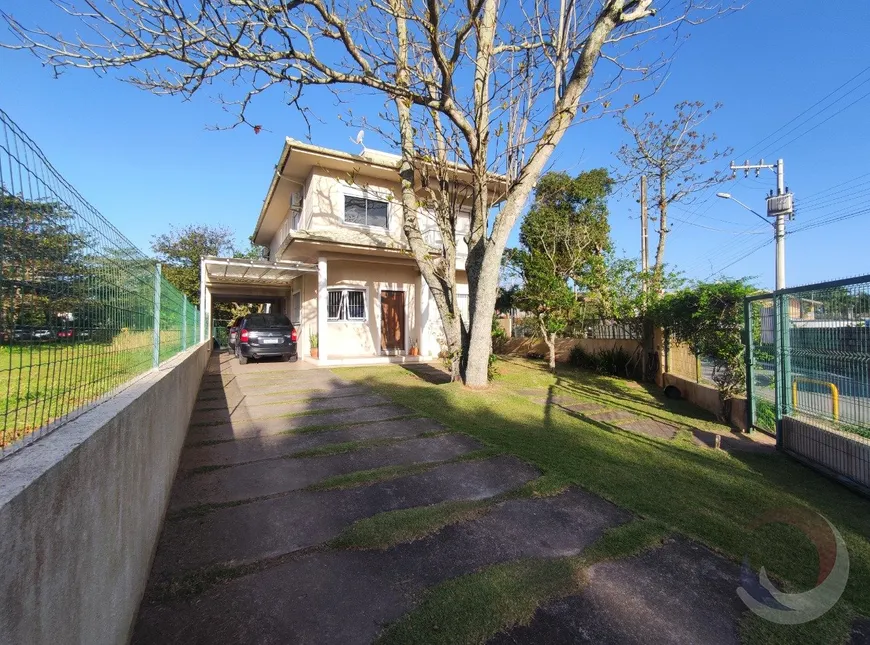Foto 1 de Casa com 3 Quartos à venda, 211m² em Ponta das Canas, Florianópolis