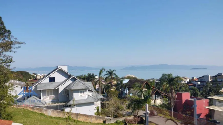 Foto 1 de Lote/Terreno à venda, 686m² em Cacupé, Florianópolis