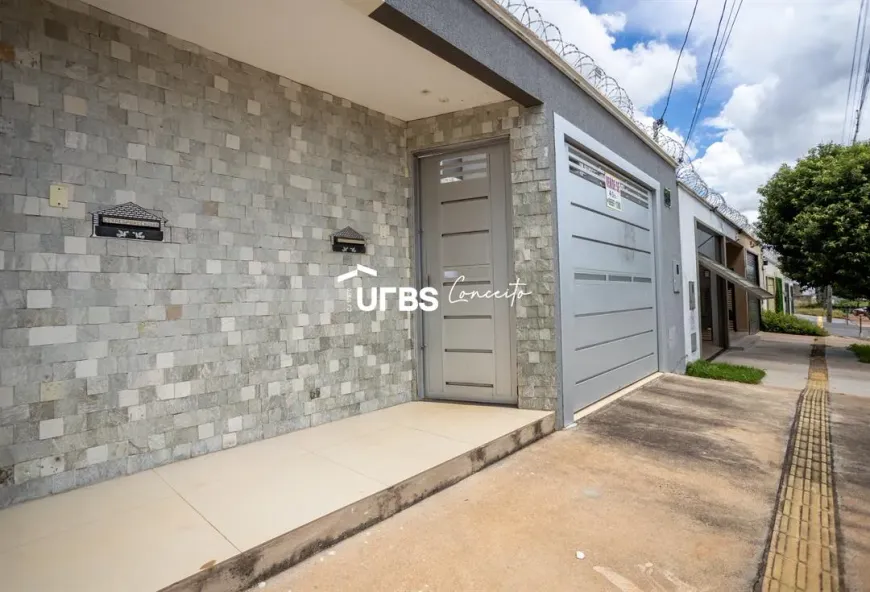 Foto 1 de Casa com 4 Quartos à venda, 210m² em Jardim Atlântico, Goiânia