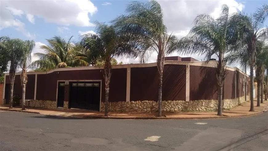Foto 1 de Casa com 4 Quartos à venda, 300m² em Parque das Figueiras, Ribeirão Preto
