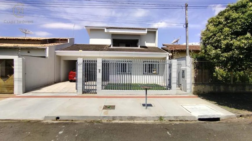 Foto 1 de Casa com 5 Quartos à venda, 260m² em Jardim Guararapes, Londrina