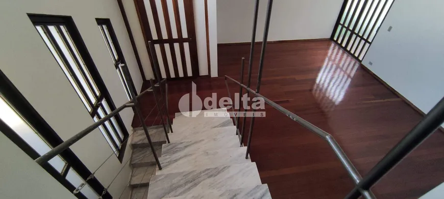 Foto 1 de Casa com 4 Quartos à venda, 300m² em Fundinho, Uberlândia