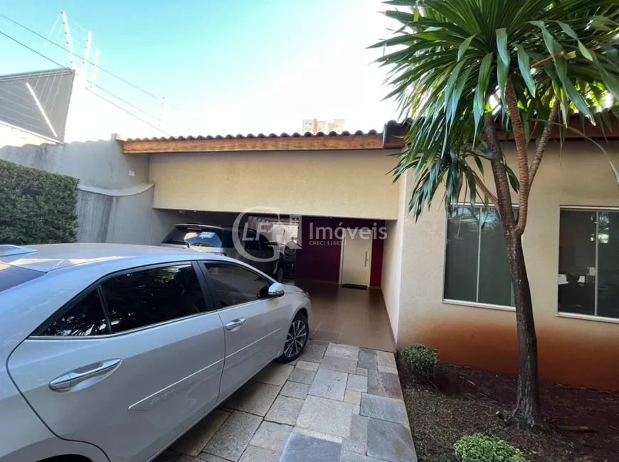 Foto 1 de Sobrado com 5 Quartos à venda, 372m² em Jardim dos Estados, Campo Grande