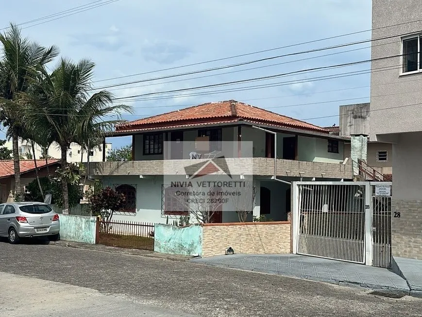 Foto 1 de Casa com 5 Quartos à venda, 180m² em Ingleses do Rio Vermelho, Florianópolis