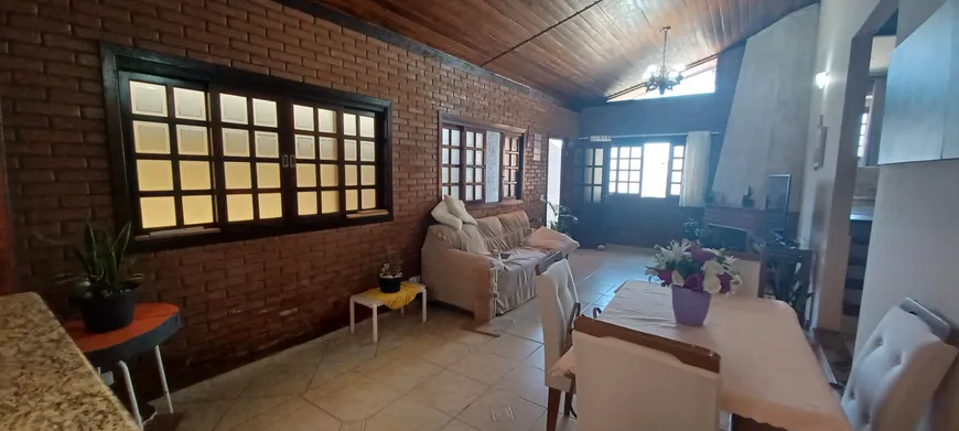 Foto 1 de Casa com 3 Quartos à venda, 280m² em Vila Suíssa, Mogi das Cruzes